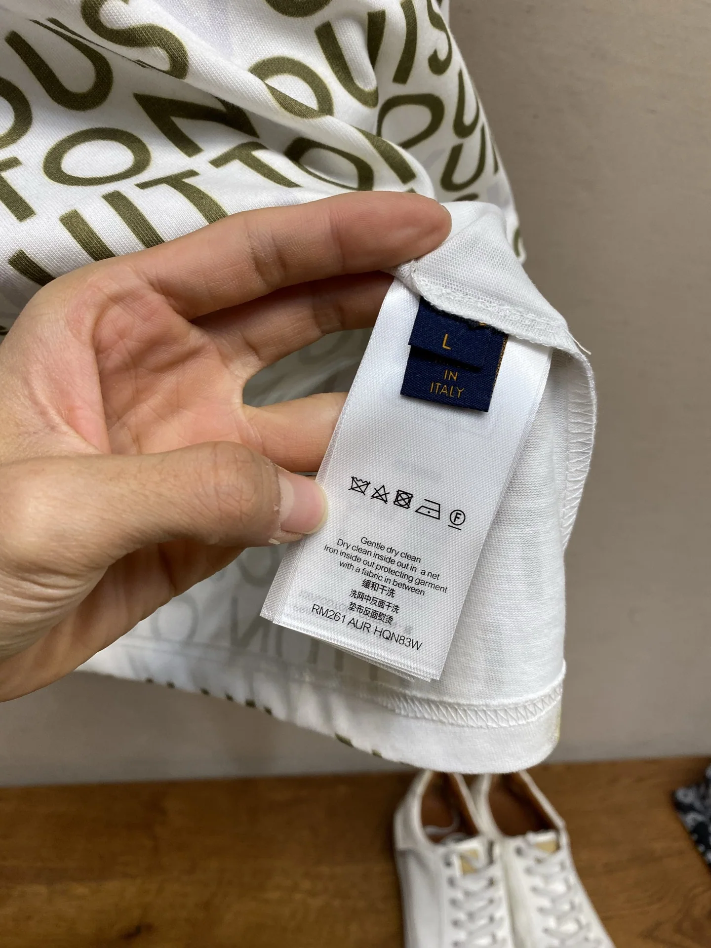 루이비통 Ouis 프린트 반팔 티셔츠 상세 이미지 7