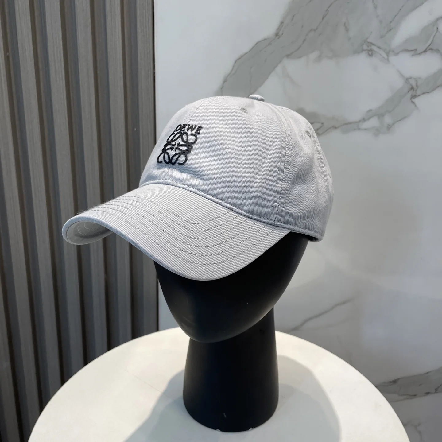로에베 라벨 포인트 야구모자 상세 이미지 2