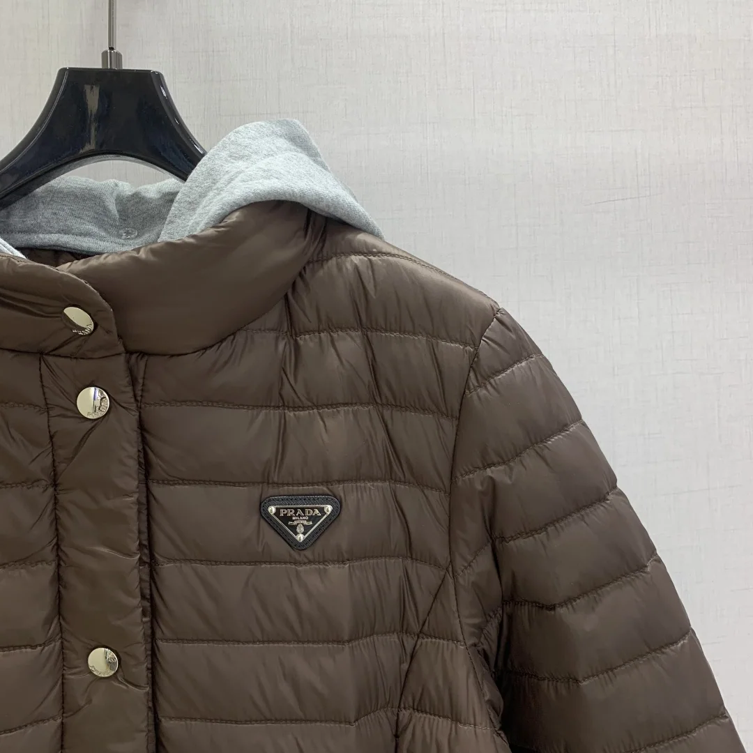 프라다 후드 탈부착 여성 다운 자켓 상세 이미지 3