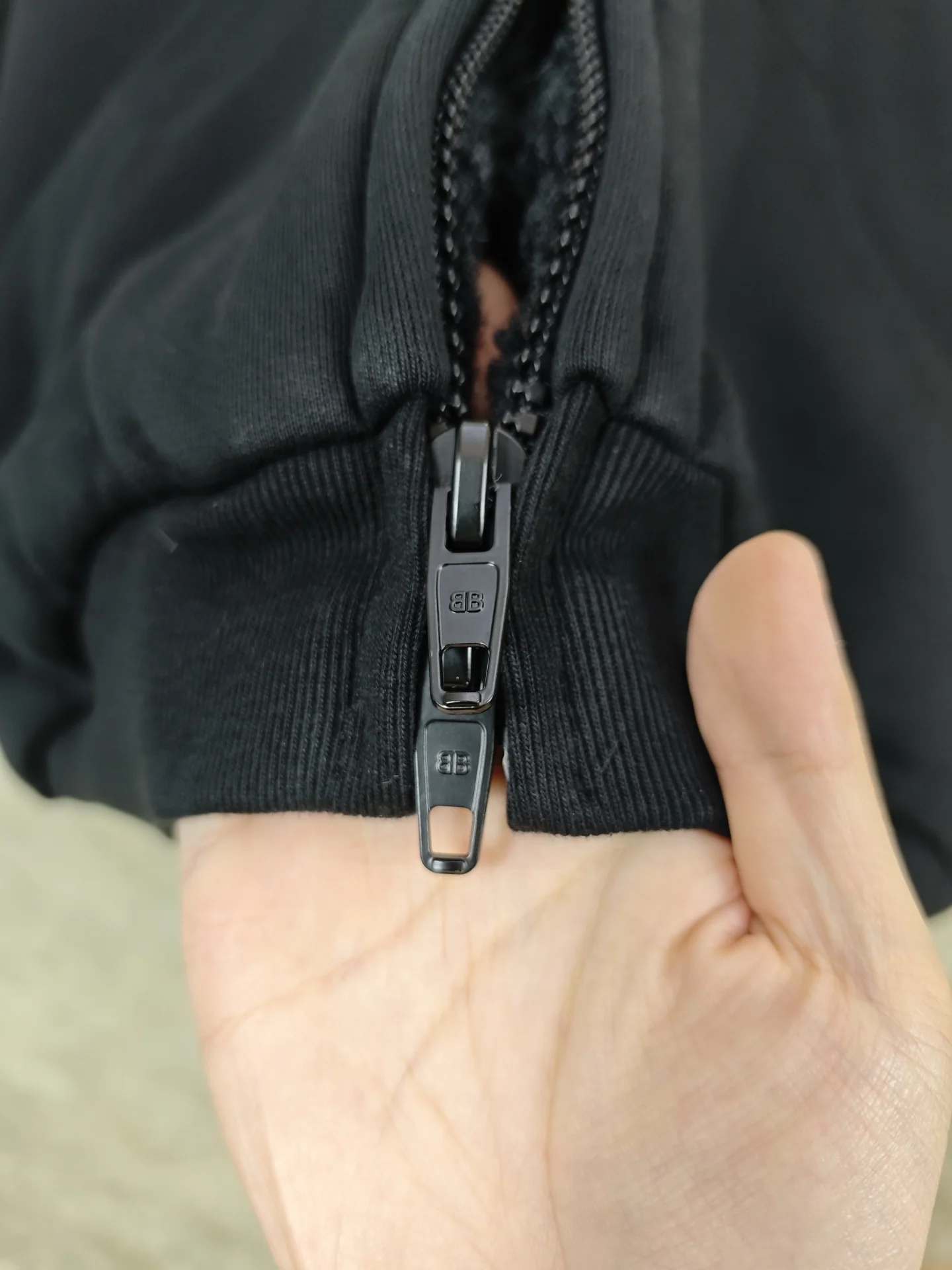 발렌시아가 나일론 집업 자켓 2025 FW 상세 이미지 6
