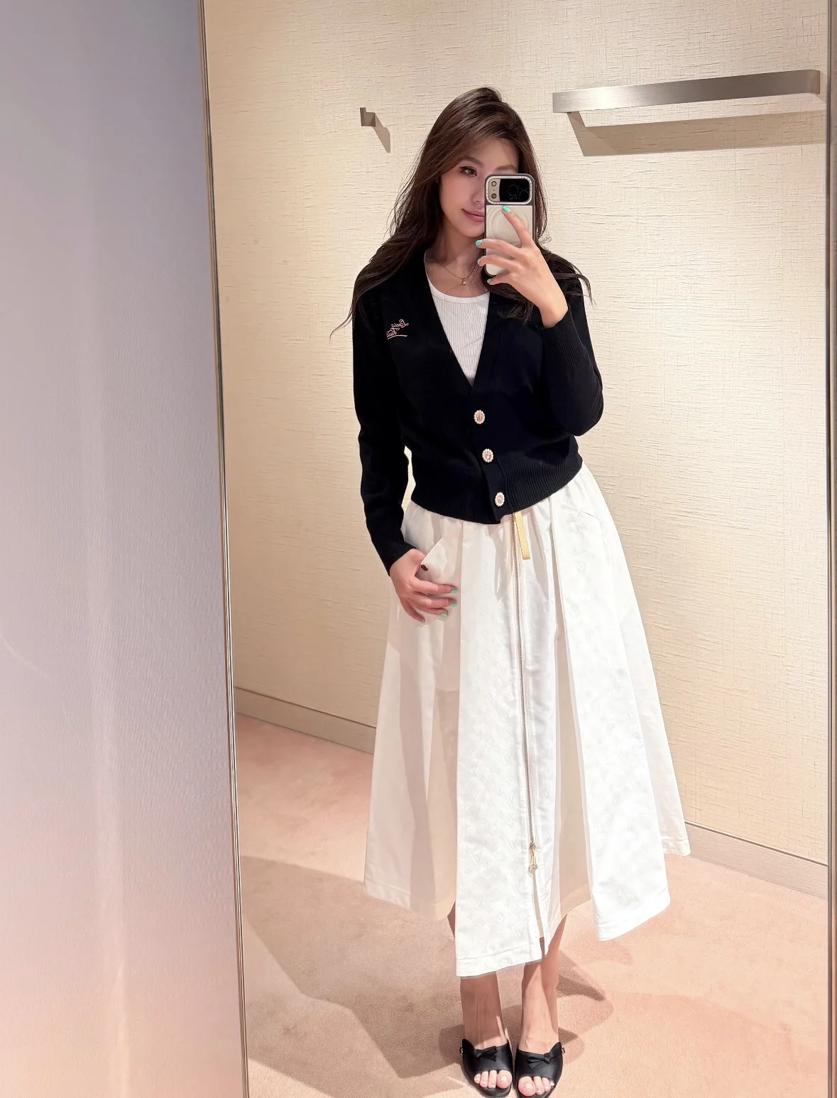 루이비통 분홍 자수 플라워 버튼 여성 가디건 상세 이미지 2