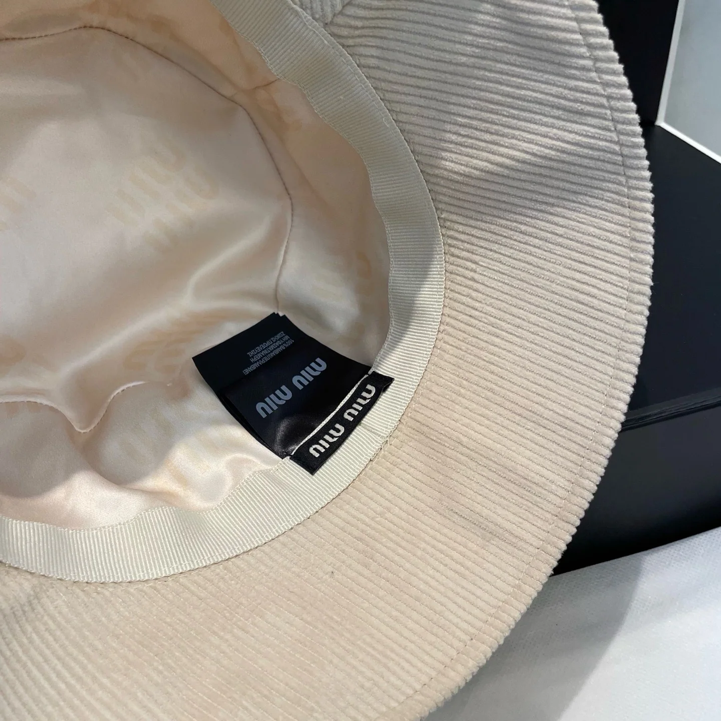 미우미우 모자 81324 Miu Miu Cap 상세 이미지 6