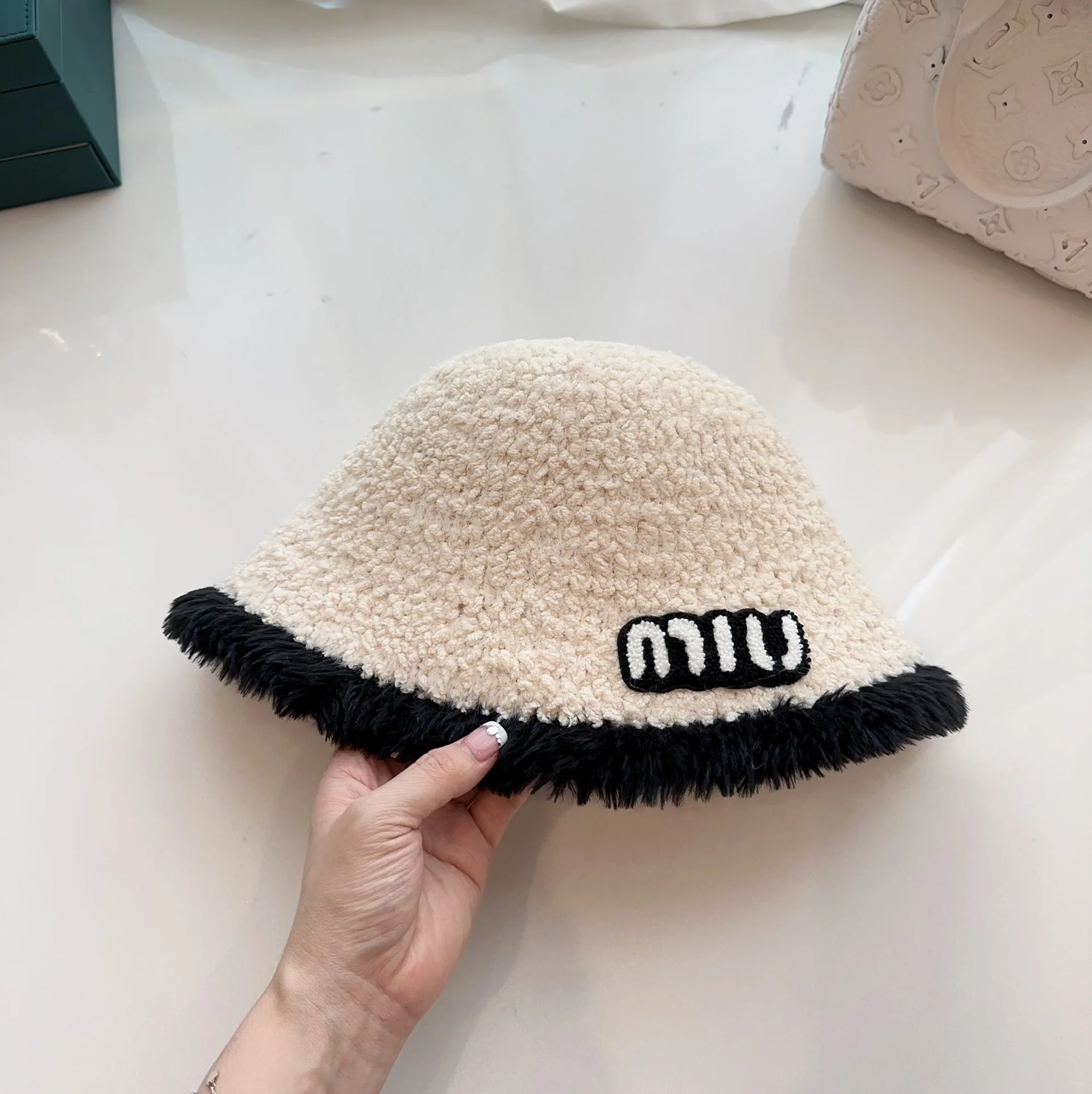 미우미우 모자 81139 Miu Miu Cap 상세 이미지 9