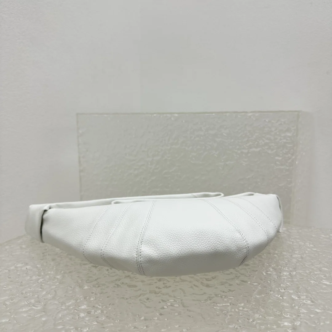 르메르 크루아상 스몰 숄더백 화이트 그레인 레더 상세 이미지 4