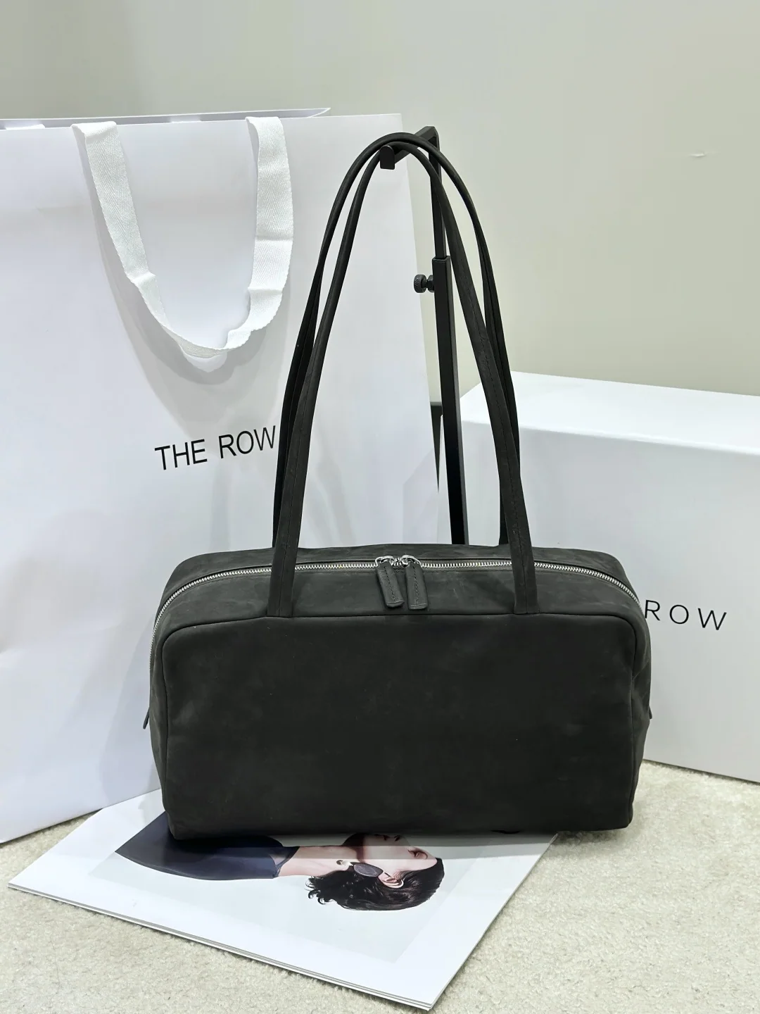더로우 스웨이드 볼링백 상세 이미지 1