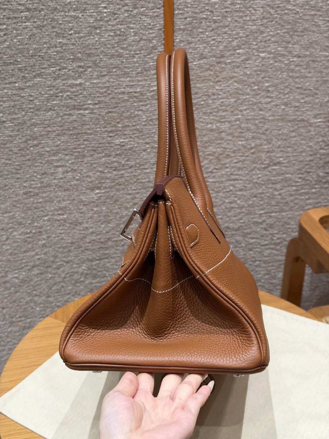 에르메스 숄더 버킨 가방 42 cm 골든 브라운 실버 장식 상세 이미지 4