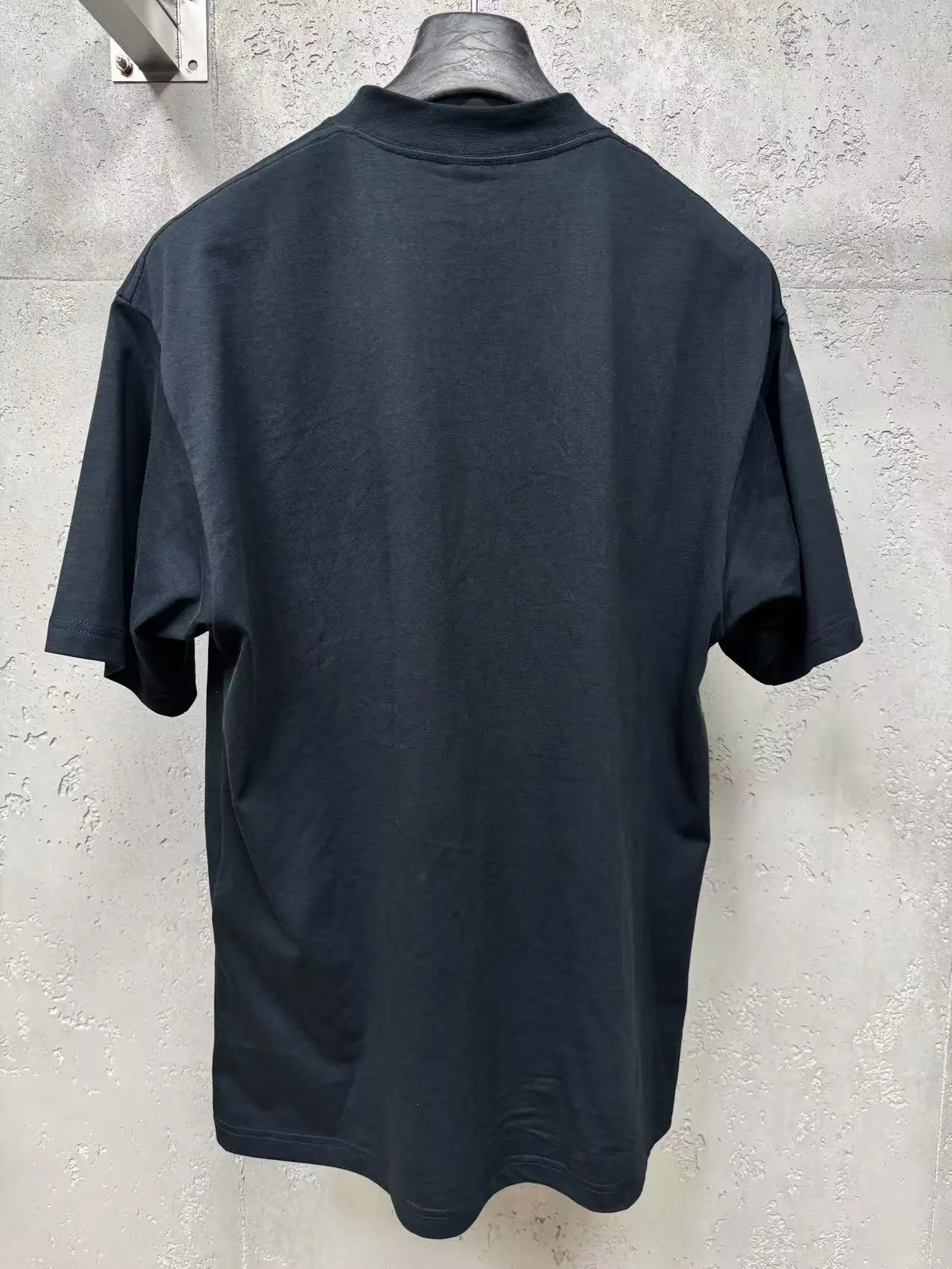 발렌시아가 남성 반팔 티셔츠 상세 이미지 2