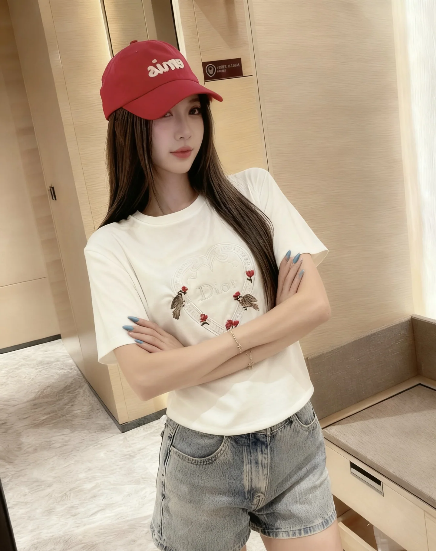 디올 여성 자수 프린트 반팔 티셔츠 상세 이미지 1