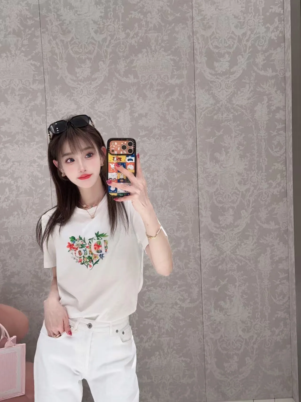 디올 레터 자수 하트 플로럴 반팔 티셔츠 상세 이미지 1