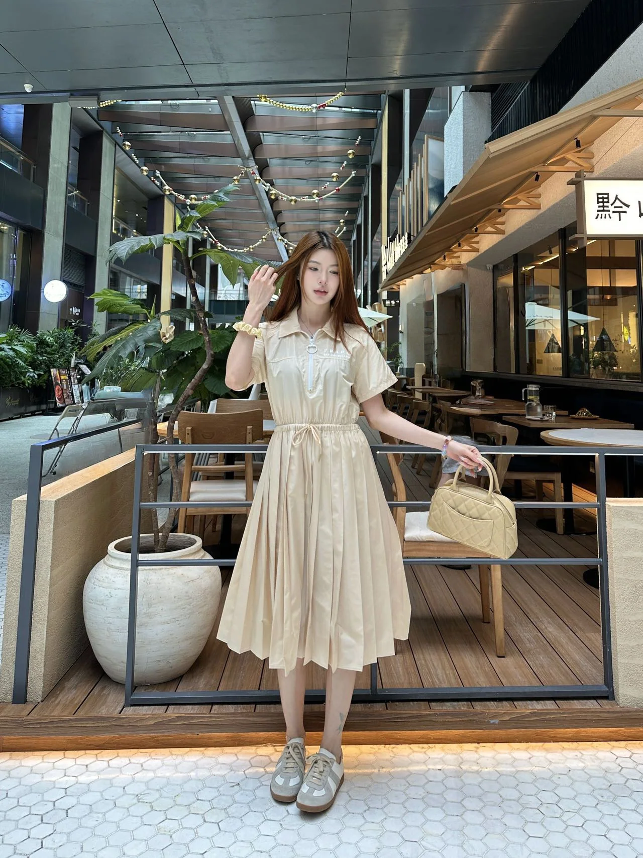 프라다 나일론 드로스트링 허리 플리츠 원피스 상세 이미지 1