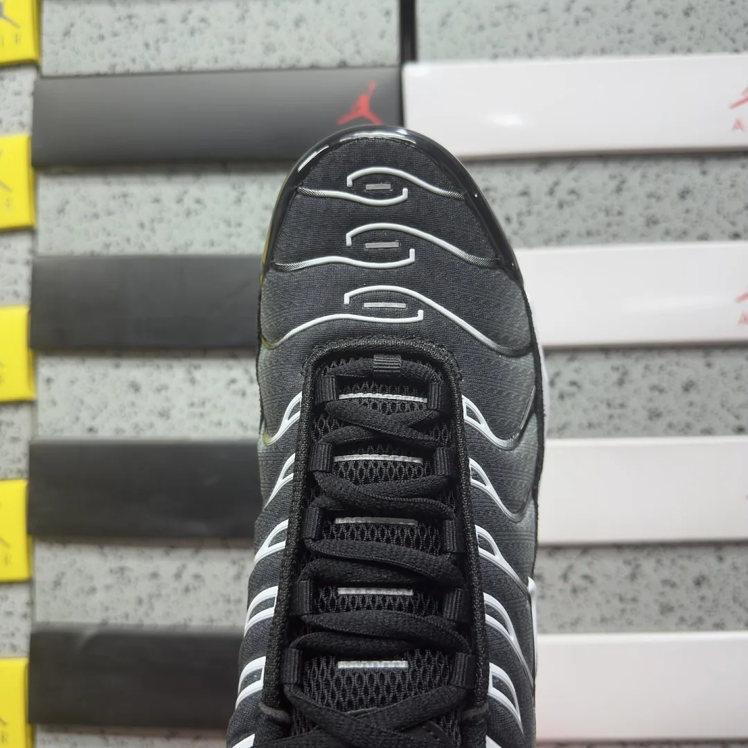 나이키 [TK] 에어 맥스 플러스 DM0032-003 201970 Nike Air Max Plus Black Silver White 상세 이미지 5
