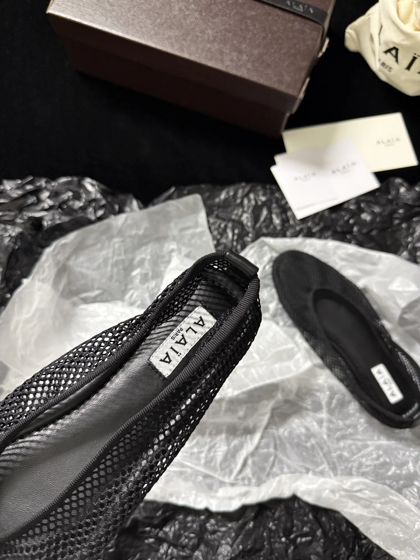 알라이아 메시 소가죽 여성 신발 상세 이미지 6
