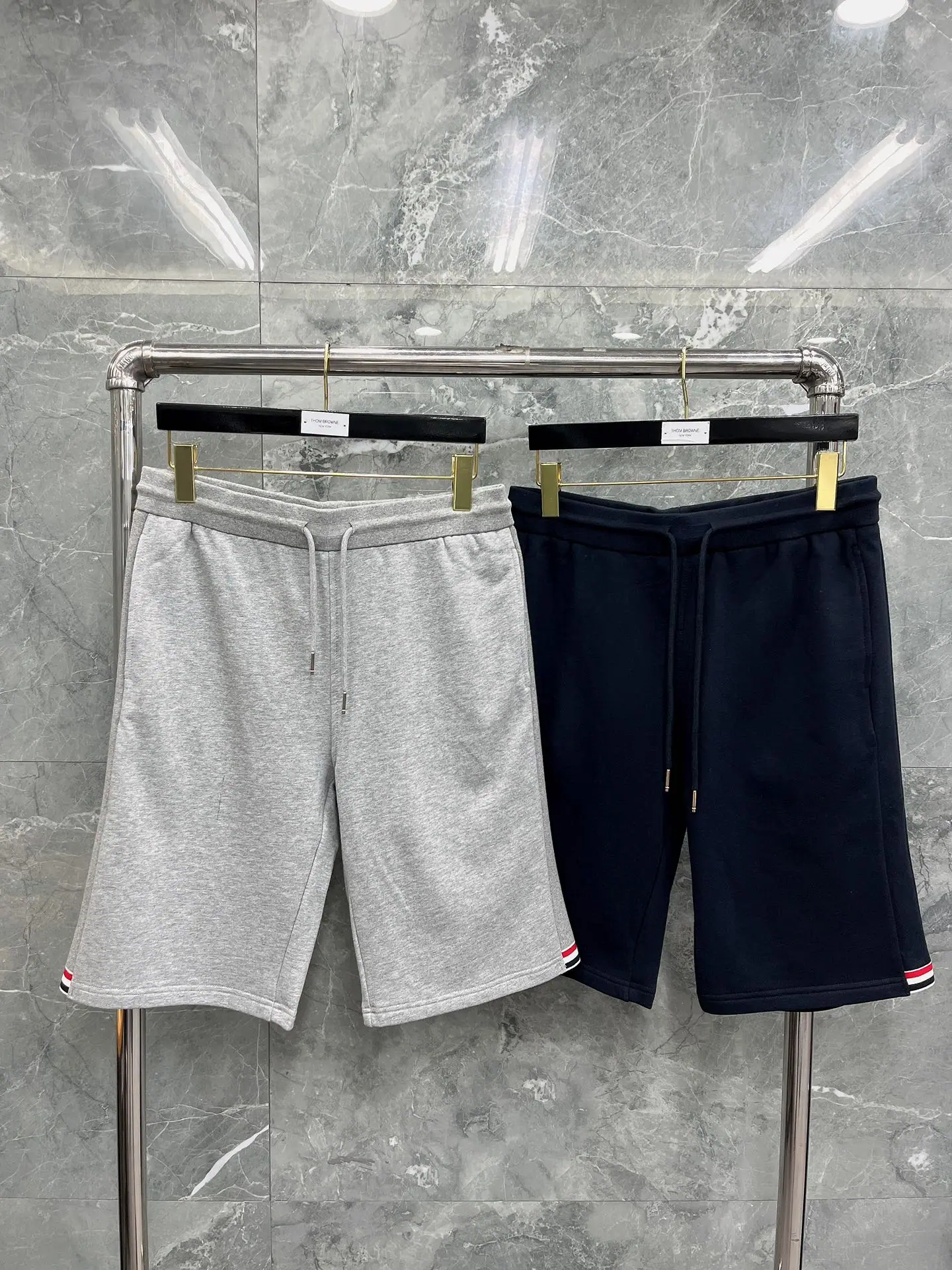 톰브라운 반바지 40413 Thom Browne Shorts 상세 이미지 1