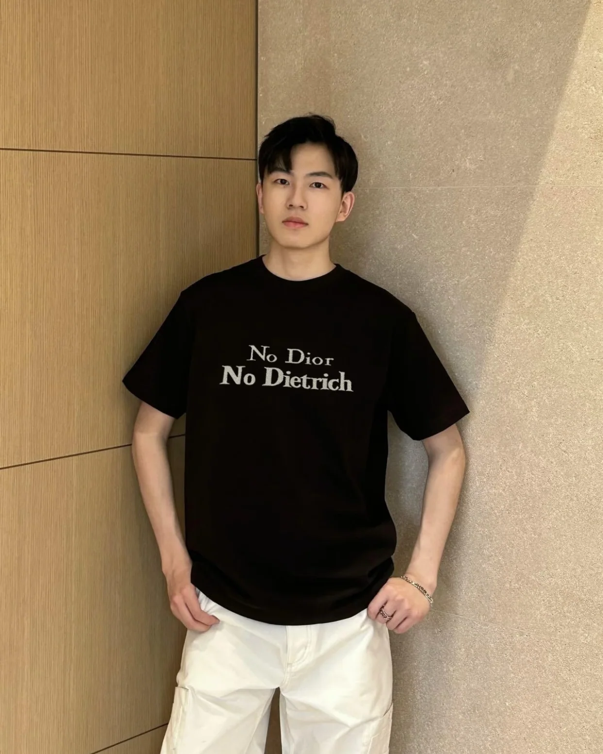 디올 블랙 자수 코튼 여성 반팔 티셔츠 상세 이미지 8
