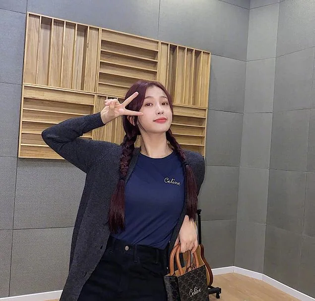 셀린느 모노그램 자수 하트 미니 토트백 상세 이미지 1
