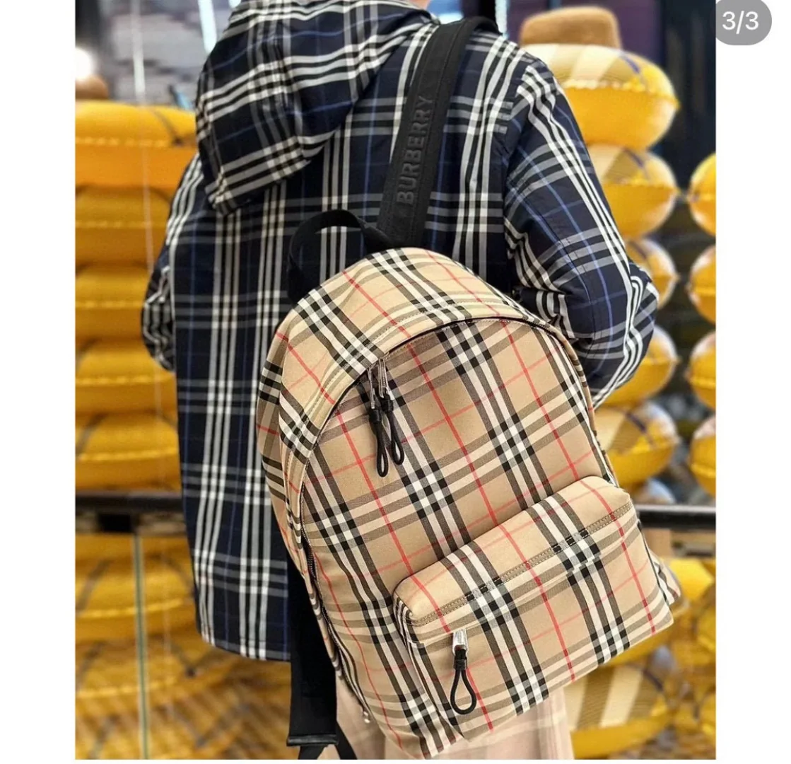 버버리 체크 패턴 단단한 소재 가방 상세 이미지 10