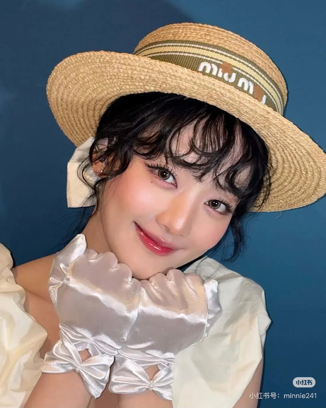미우미우 3D 자수 라피아 플랫 탑 모자 상세 이미지 1