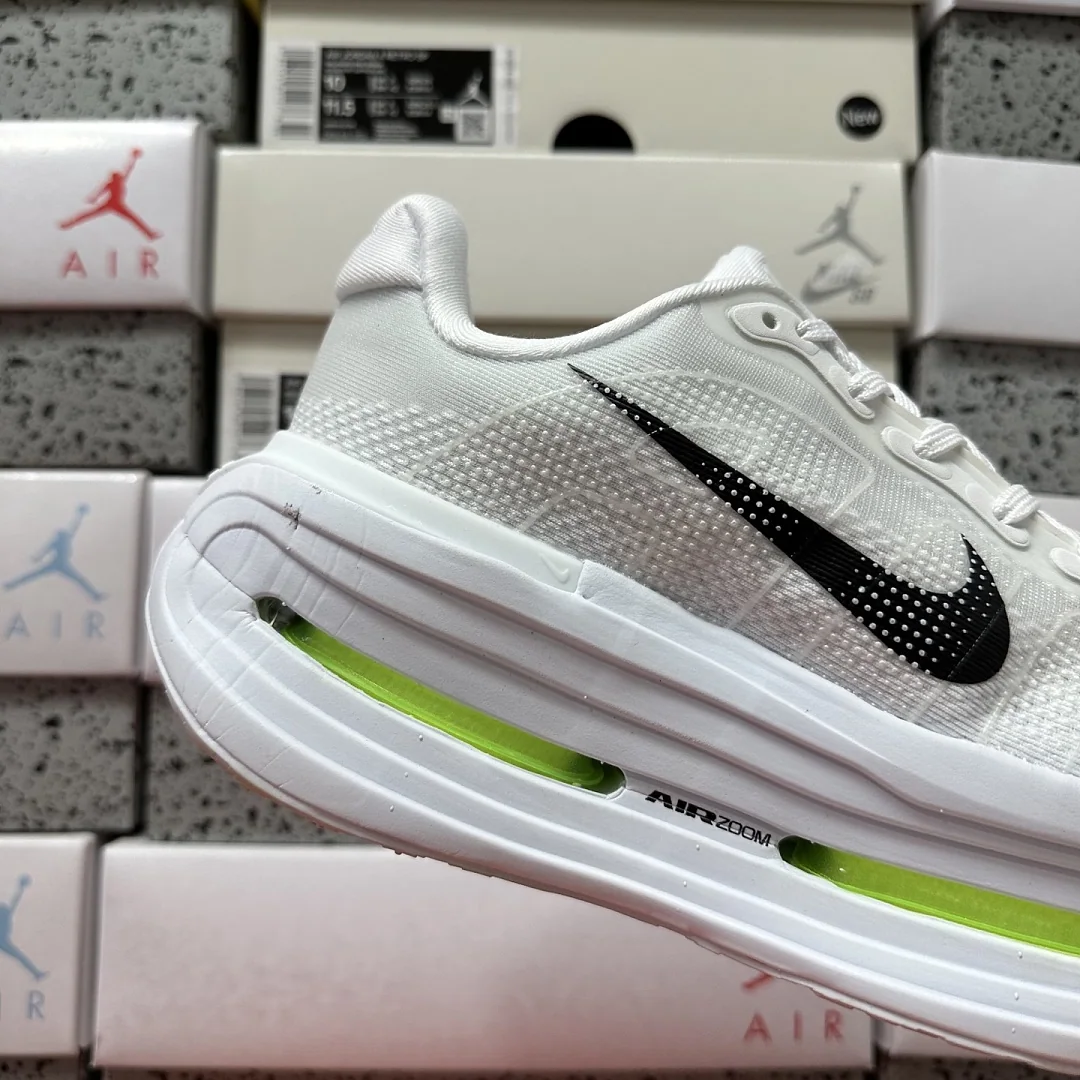 나이키 [5A] 보메로 프리미엄 화이트 블랙 HQ2050-300 201643 Nike Vomero Premium 상세 이미지 2