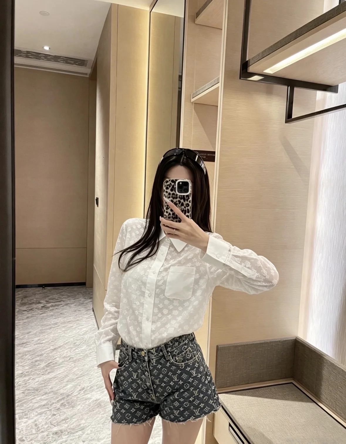 루이비통 벨벳 자카드 드롭숄더 여성 셔츠 상세 이미지 8