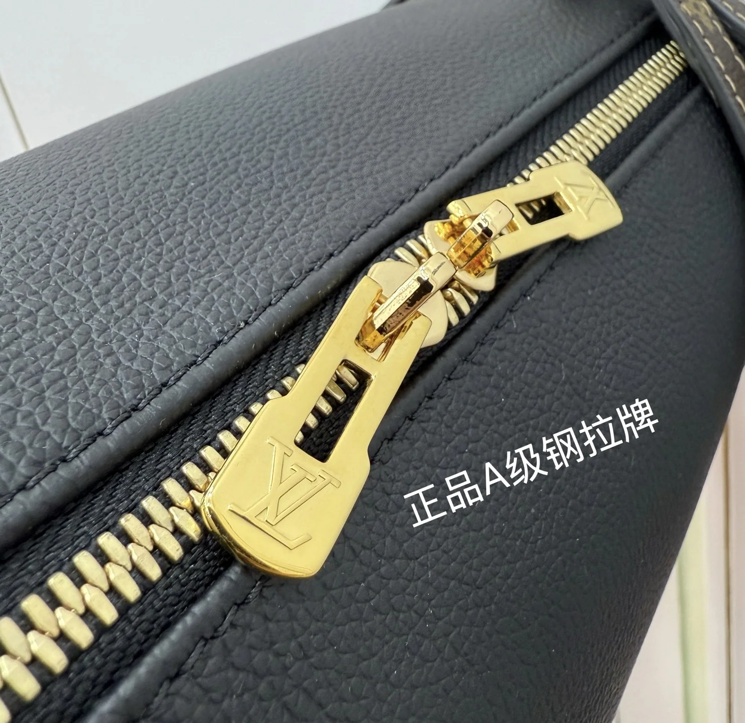 루이비통 M26039 가죽 가방 상세 이미지 7