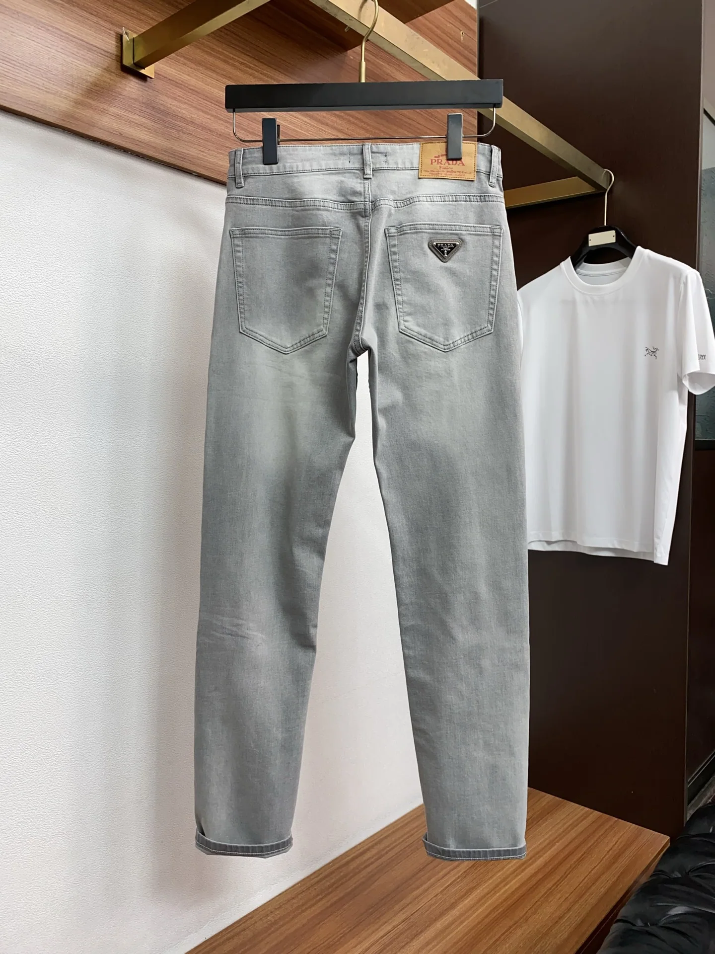 프라다 데님 남성 바지 상세 이미지 8
