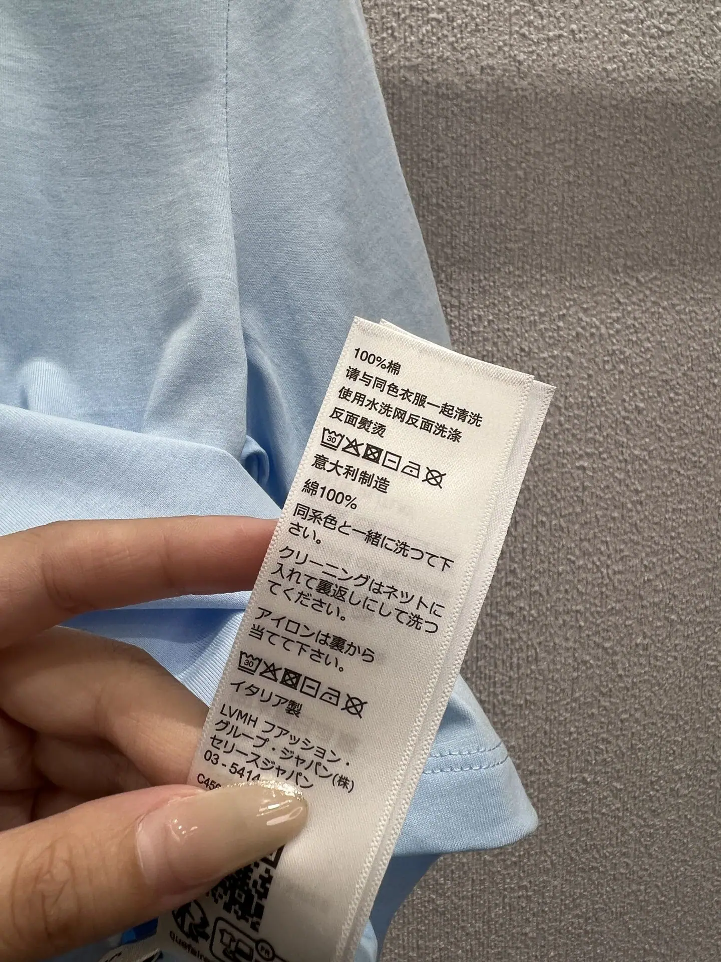 셀린느 개선문 가죽 라벨 자수 크롭 반팔 티셔츠 2026 SS 상세 이미지 9