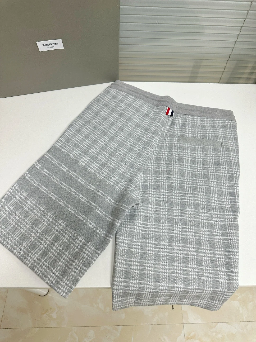 톰브라운 천두격자 자카드 남성 반바지 상세 이미지 8