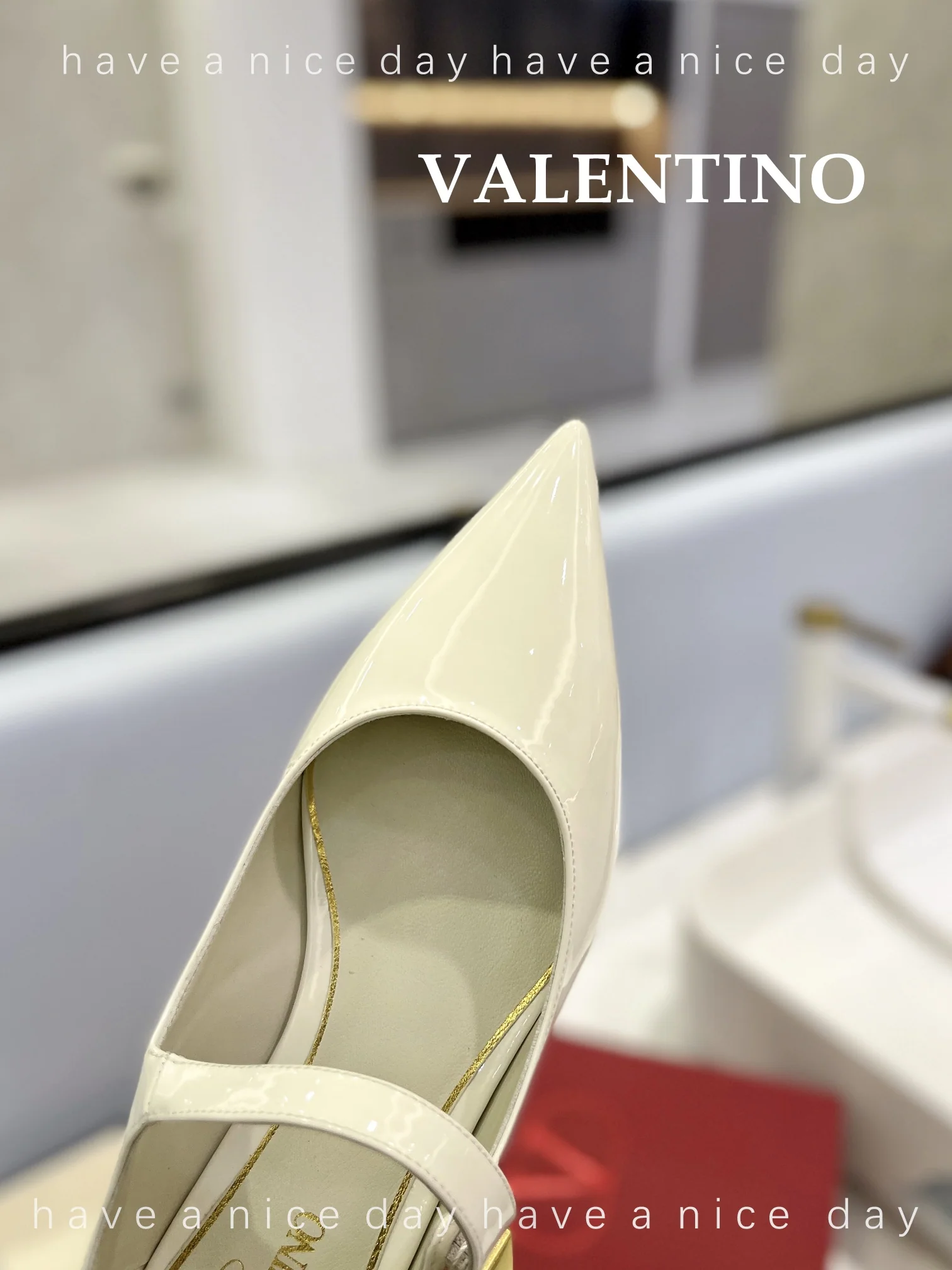 발렌티노 에나멜 가죽 발레 플랫 상세 이미지 9