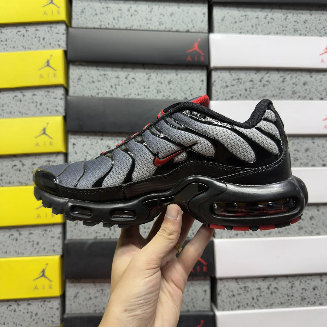 나이키 [BD] 에어 맥스 플러스 CI2299-001 201844 Nike Air Max Plus Black Gradient Red 상세 이미지 9