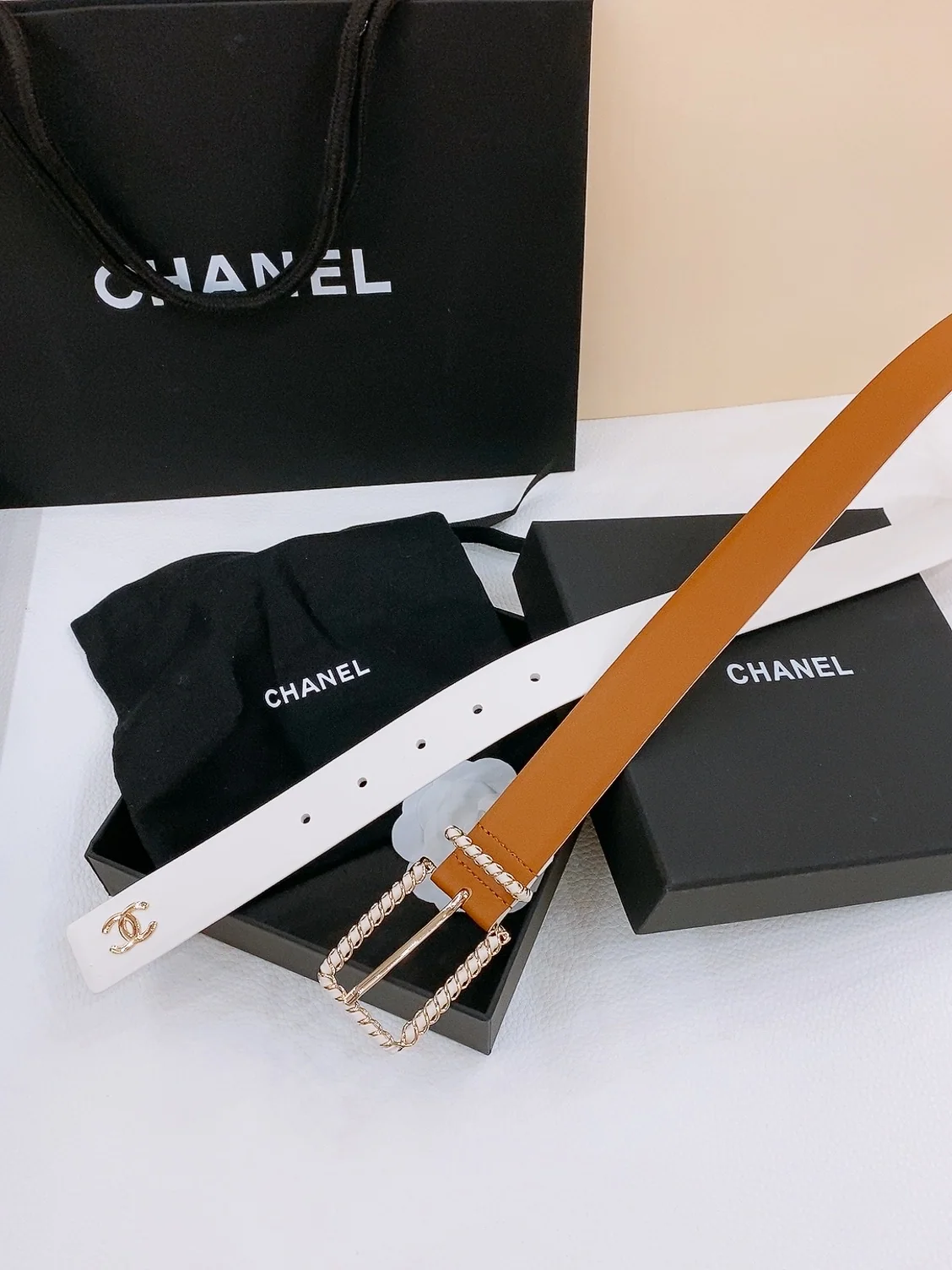 샤넬 트위스트 핀 CC 메탈 스웨이드 카프스킨 벨트 상세 이미지 2