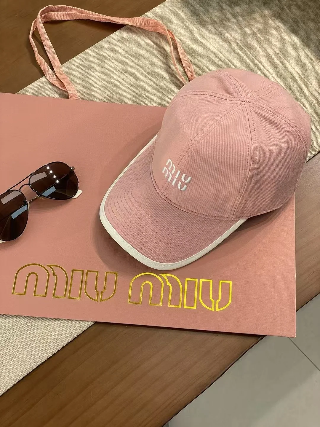 미우미우 자수 베이스볼캡 상세 이미지 2