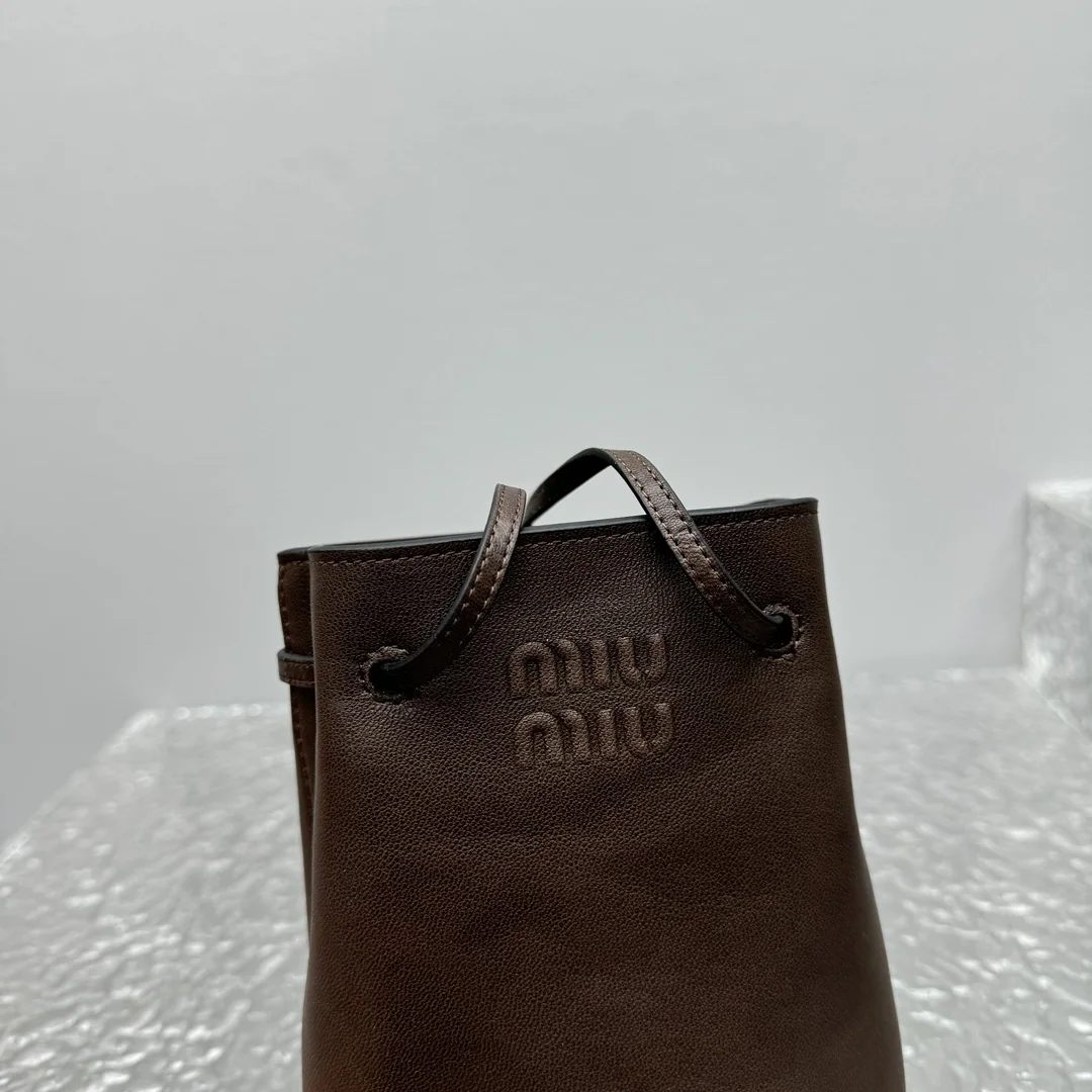 미우미우 램스킨 버킷백 상세 이미지 5