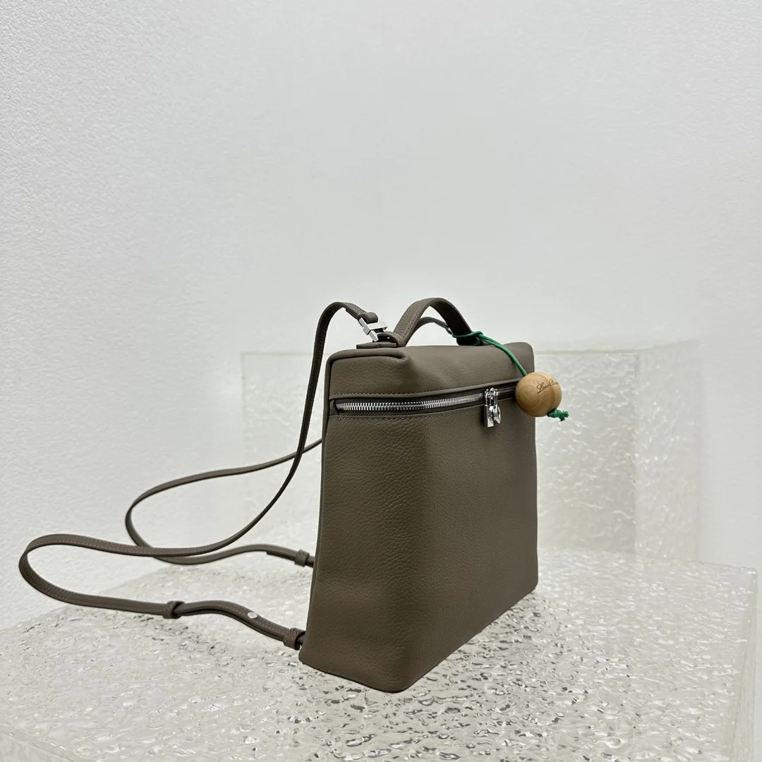 로로피아나 엘리펀트 그레이 가죽 백팩 상세 이미지 2