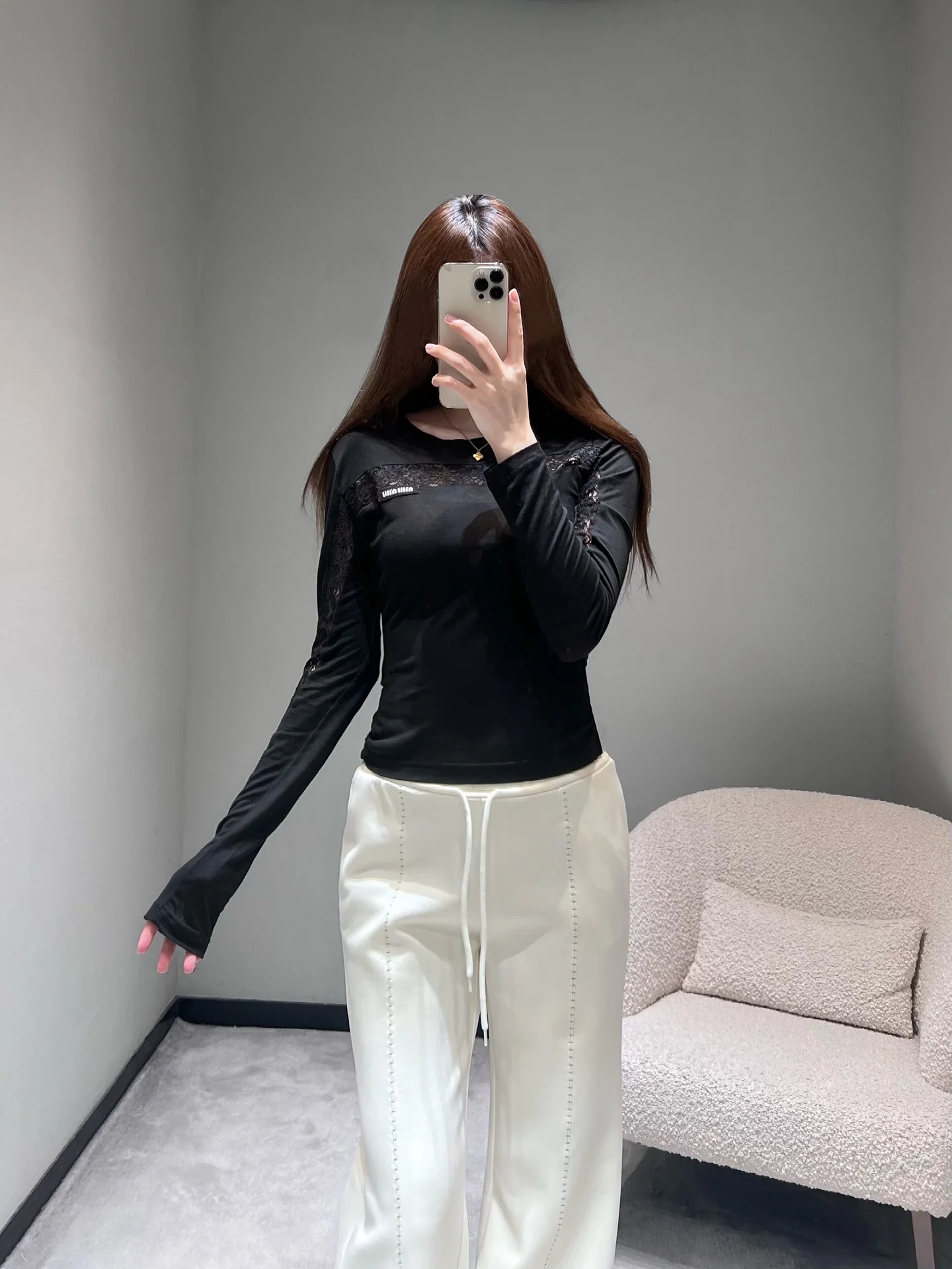 미우미우 레이스 트림 라운드넥 긴팔 티셔츠 상세 이미지 1