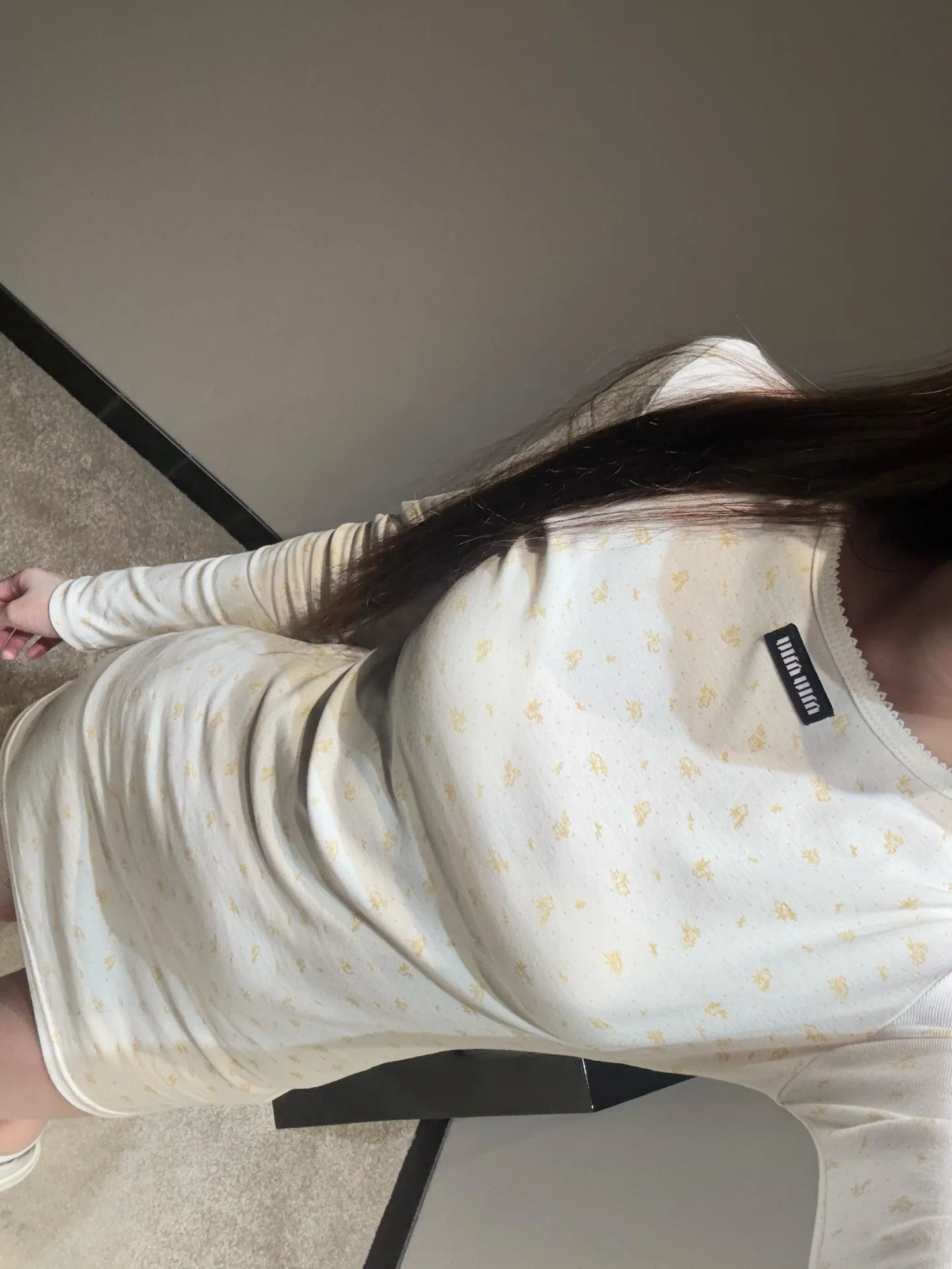 미우미우 레이스 카라 플라워 자수 롱 슬림 티셔츠 원피스 2026 SS 상세 이미지 5