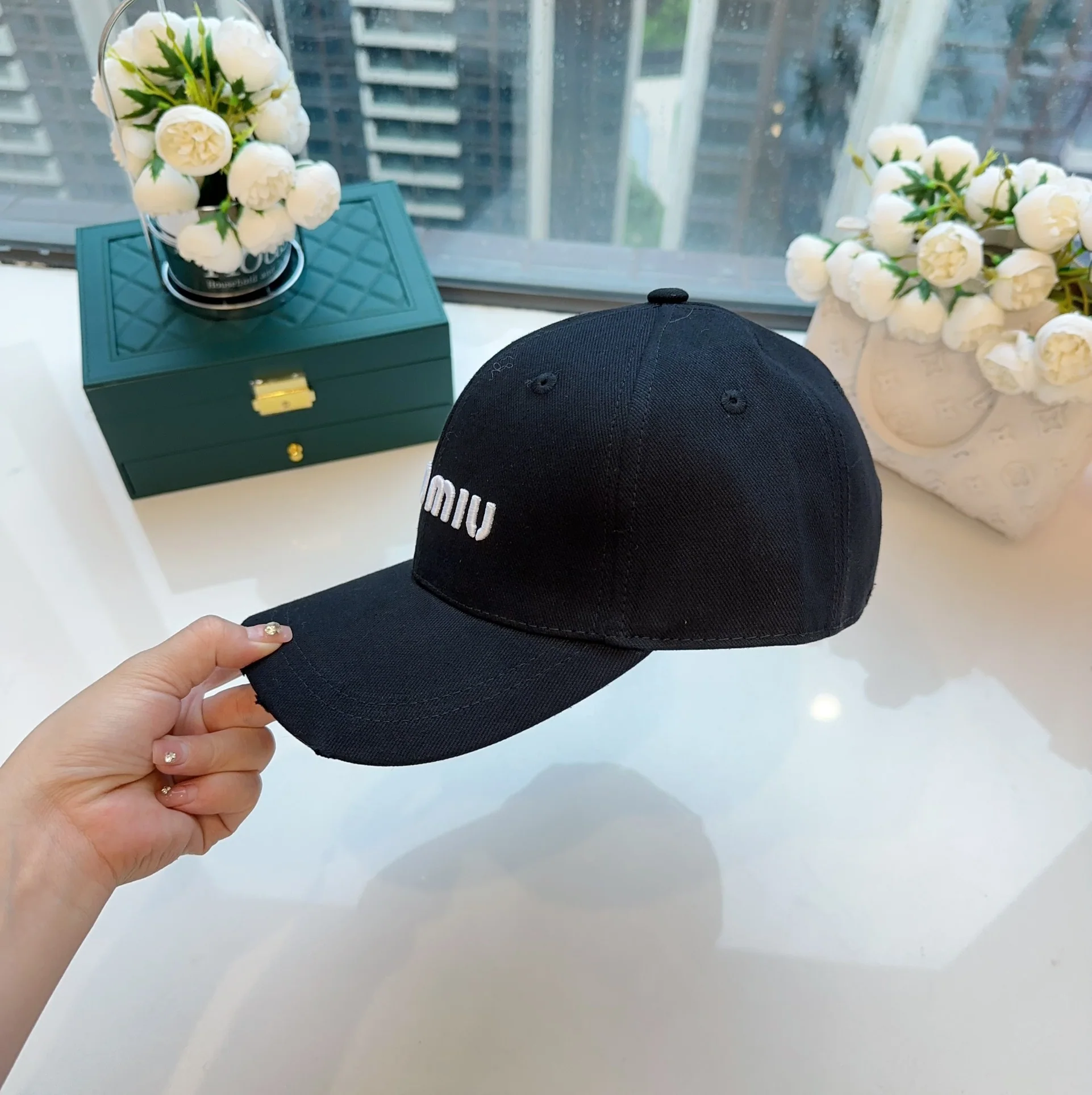 미우미우 모자 81074 Miu Miu Cap 상세 이미지 8