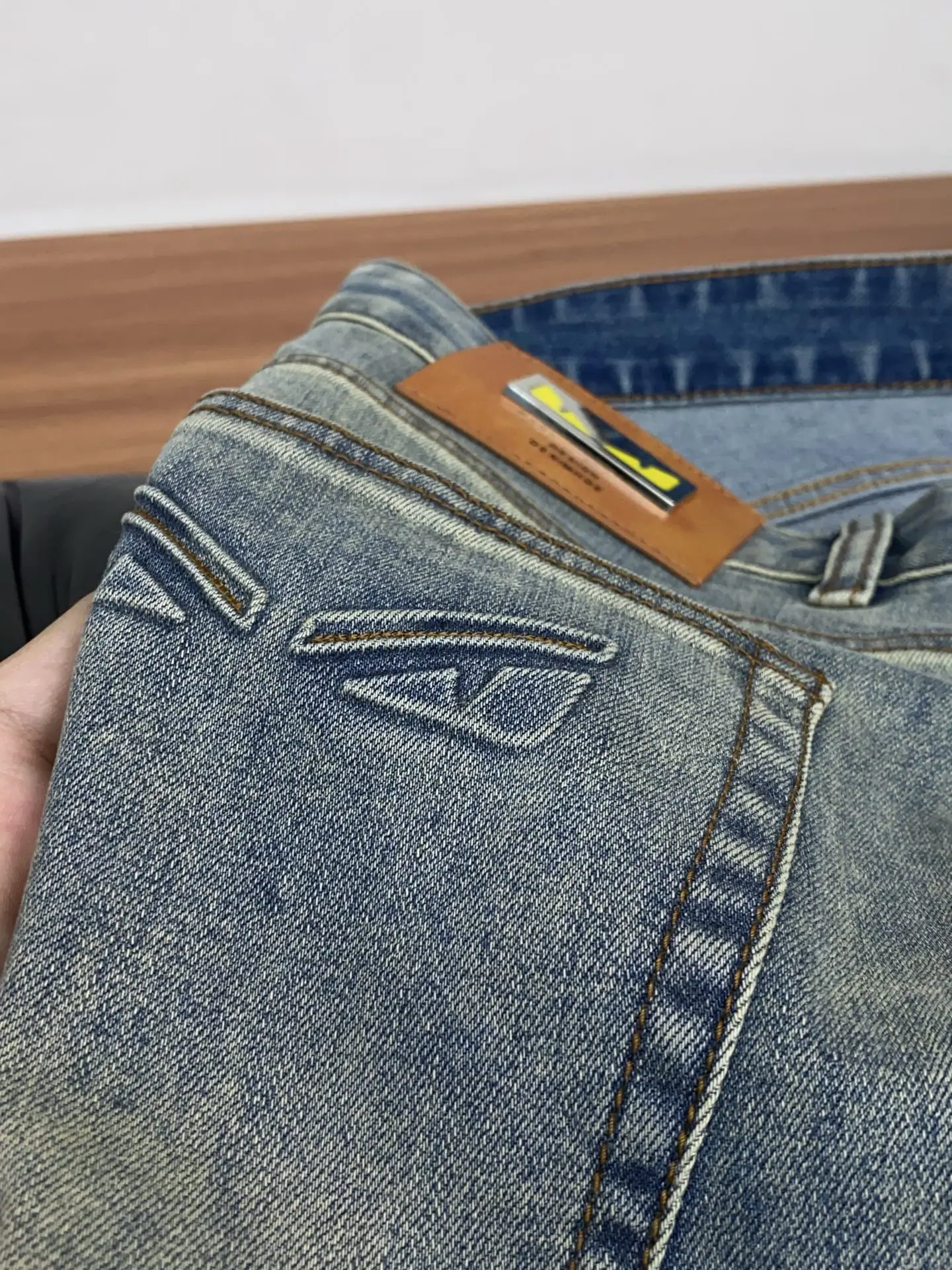 펜디 데님 남성 바지 상세 이미지 5