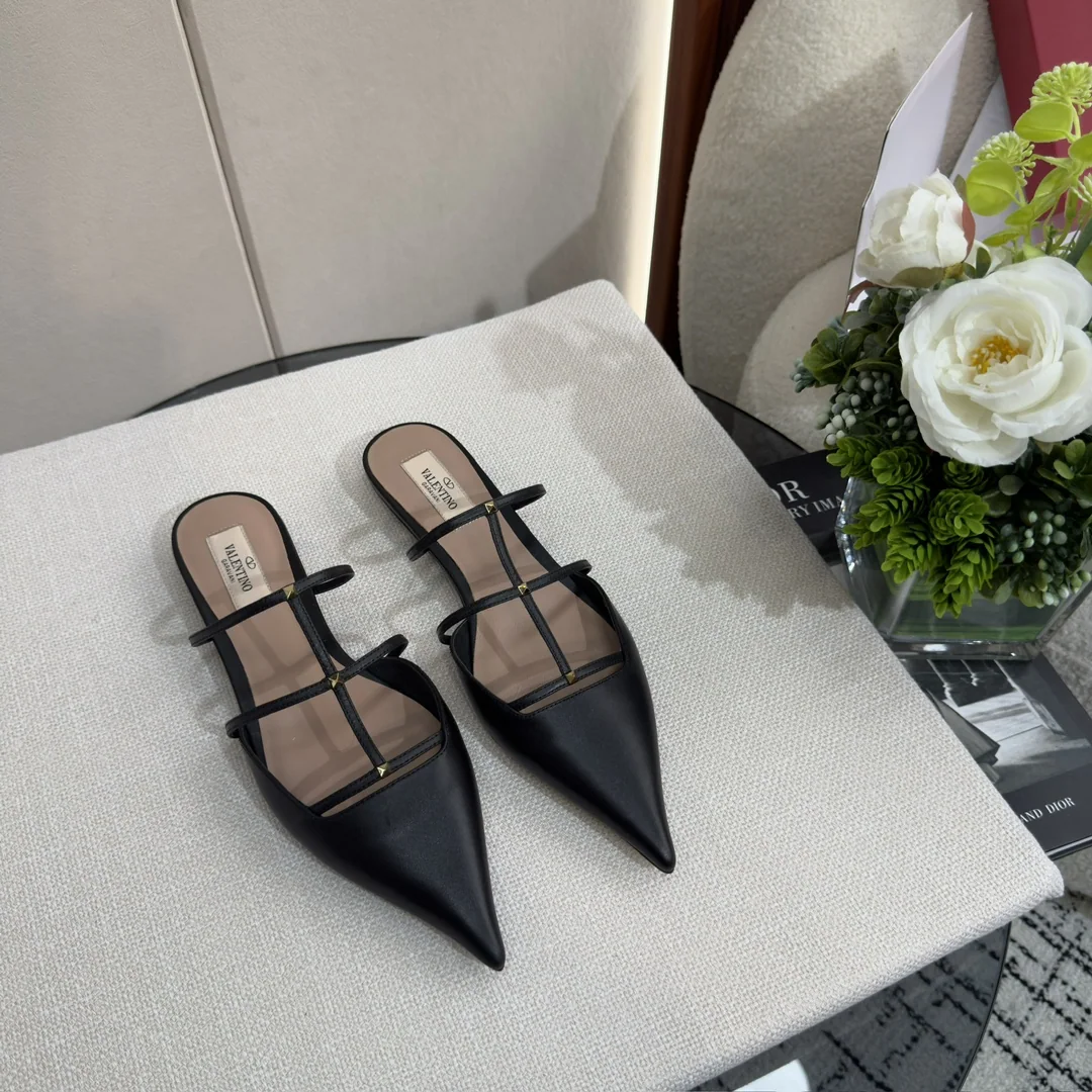 발렌티노 락스터드 위스피 카프스킨 마이크로힐 뮬 상세 이미지 1