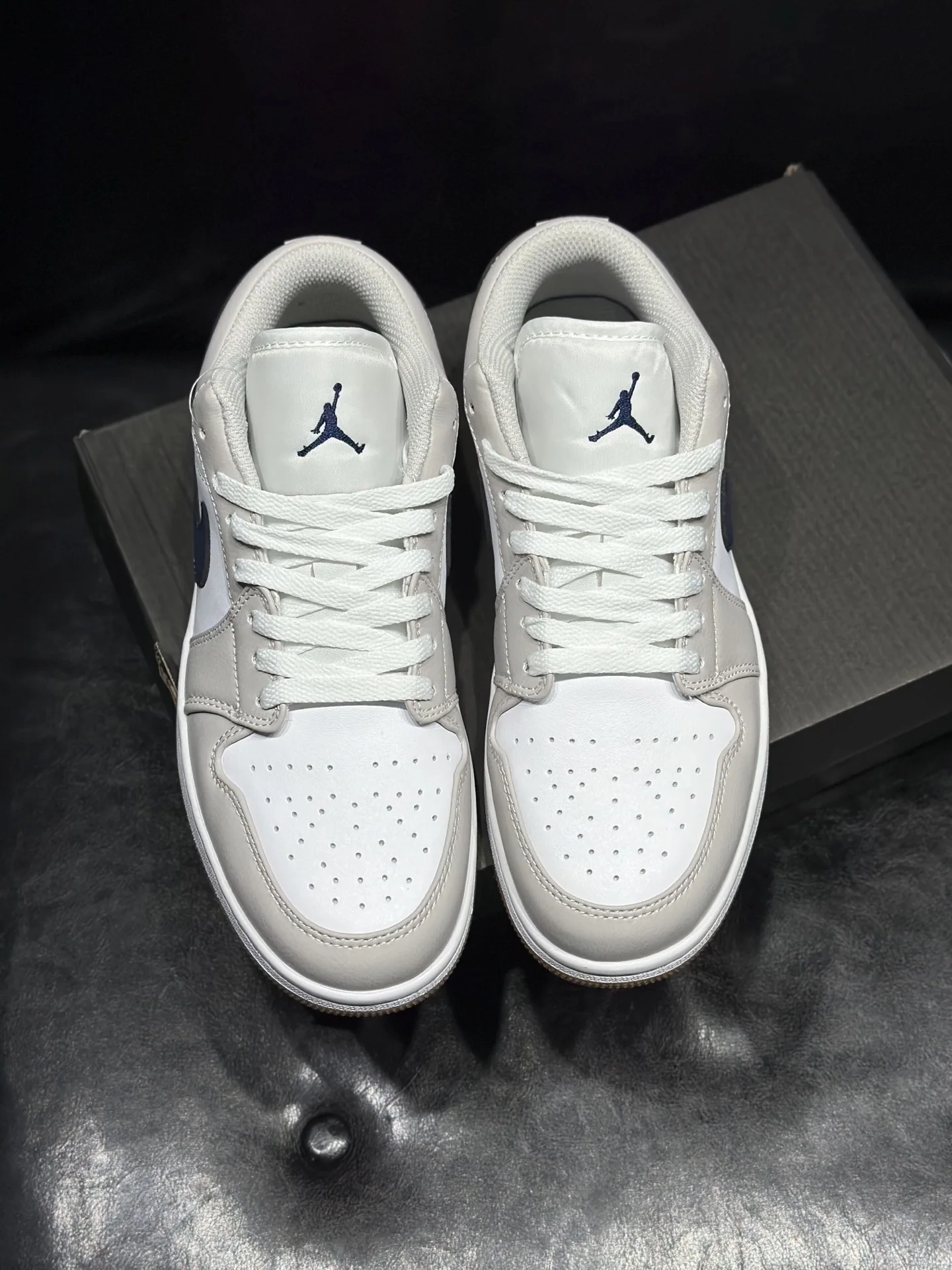 나이키조던 AJ 1 로우 신발 상세 이미지 2