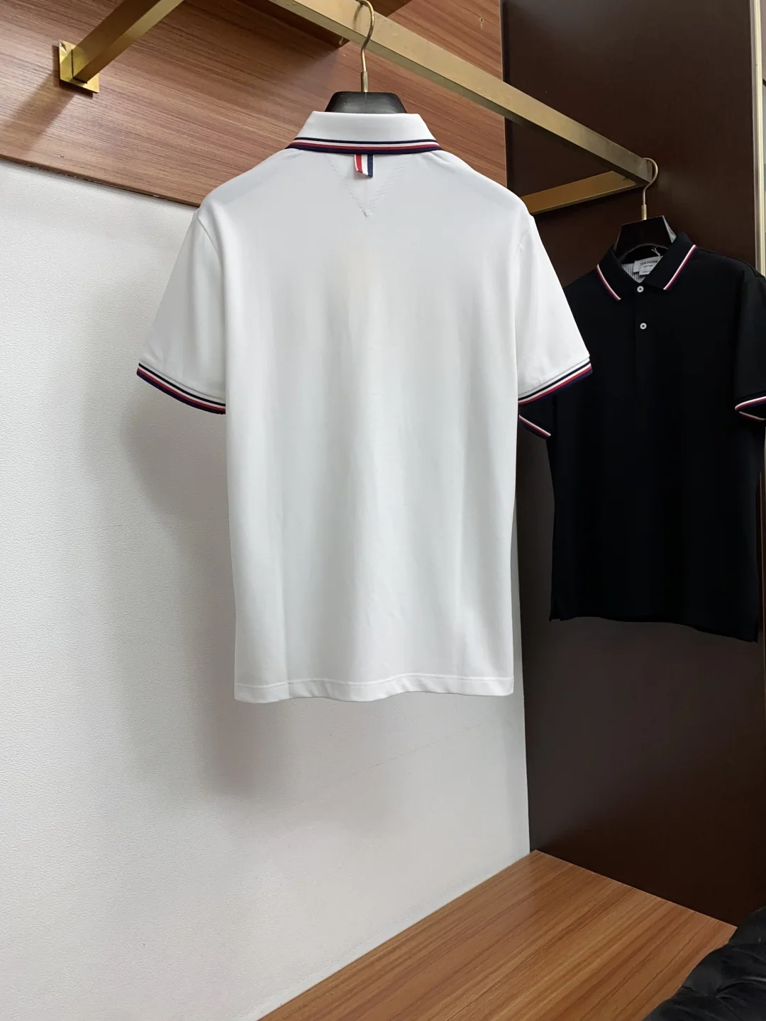 톰브라운 남성 라펠 비즈니스 폴로셔츠 반팔 상세 이미지 10