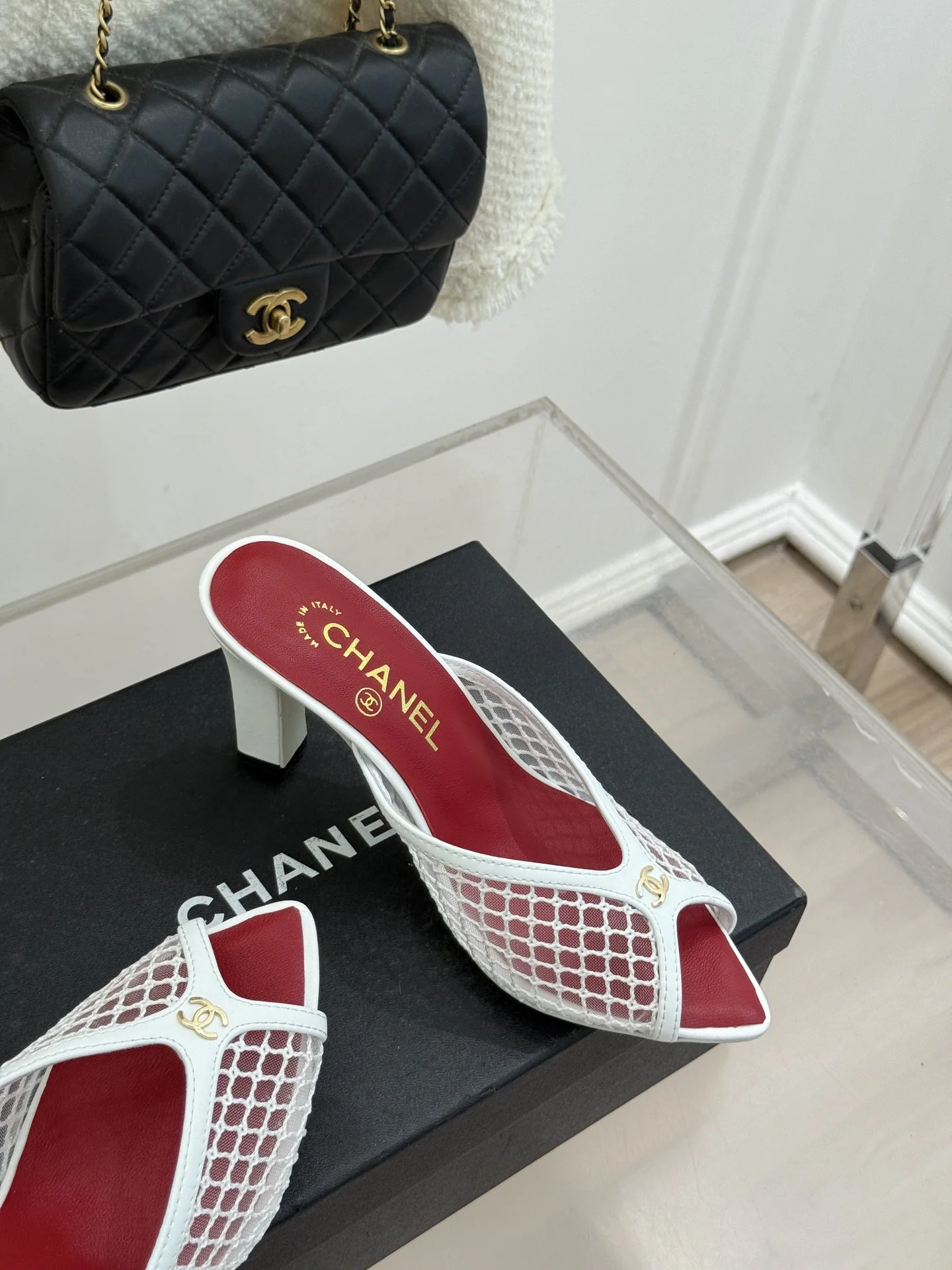 샤넬 더블 C 컷아웃 메시 오픈토 청키 힐 샌들 상세 이미지 5