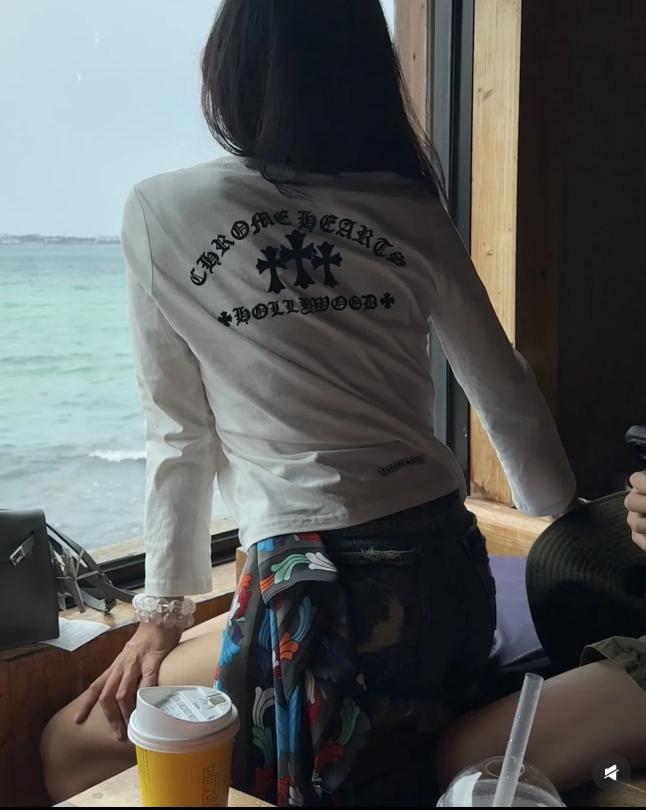 크롬하츠 플로키 로고 크루넥 남성 긴팔 티셔츠 25SS 상세 이미지 14