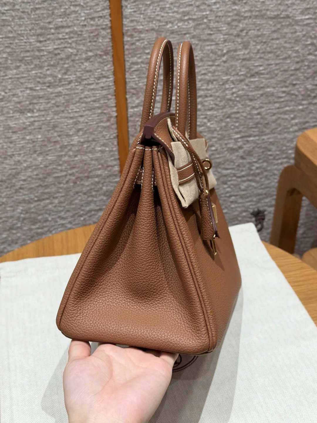 에르메스 버킨 25 골든 브라운 소가죽 가방 상세 이미지 3