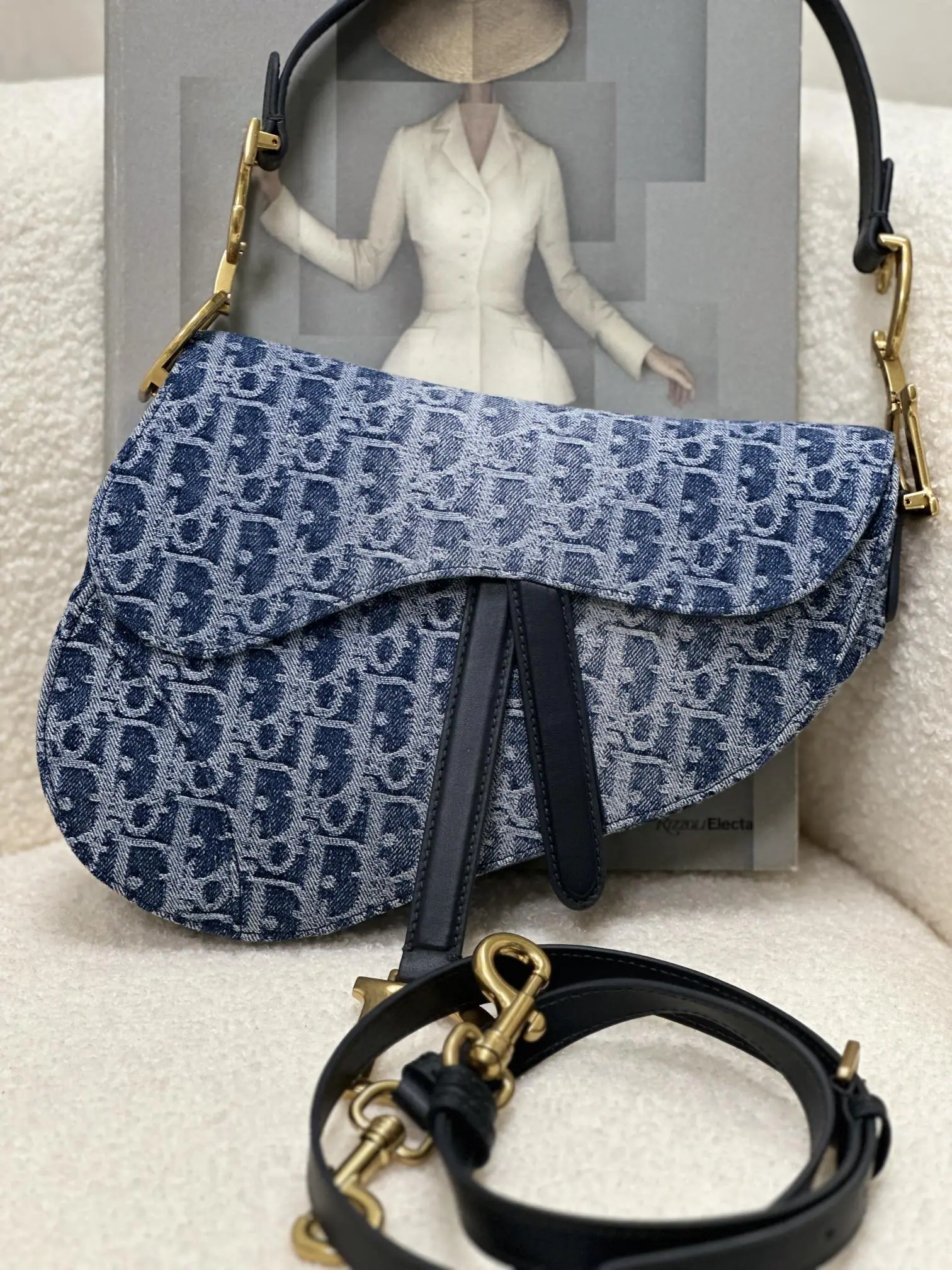 디올 모노그램 패턴 핸드백 상세 이미지 9