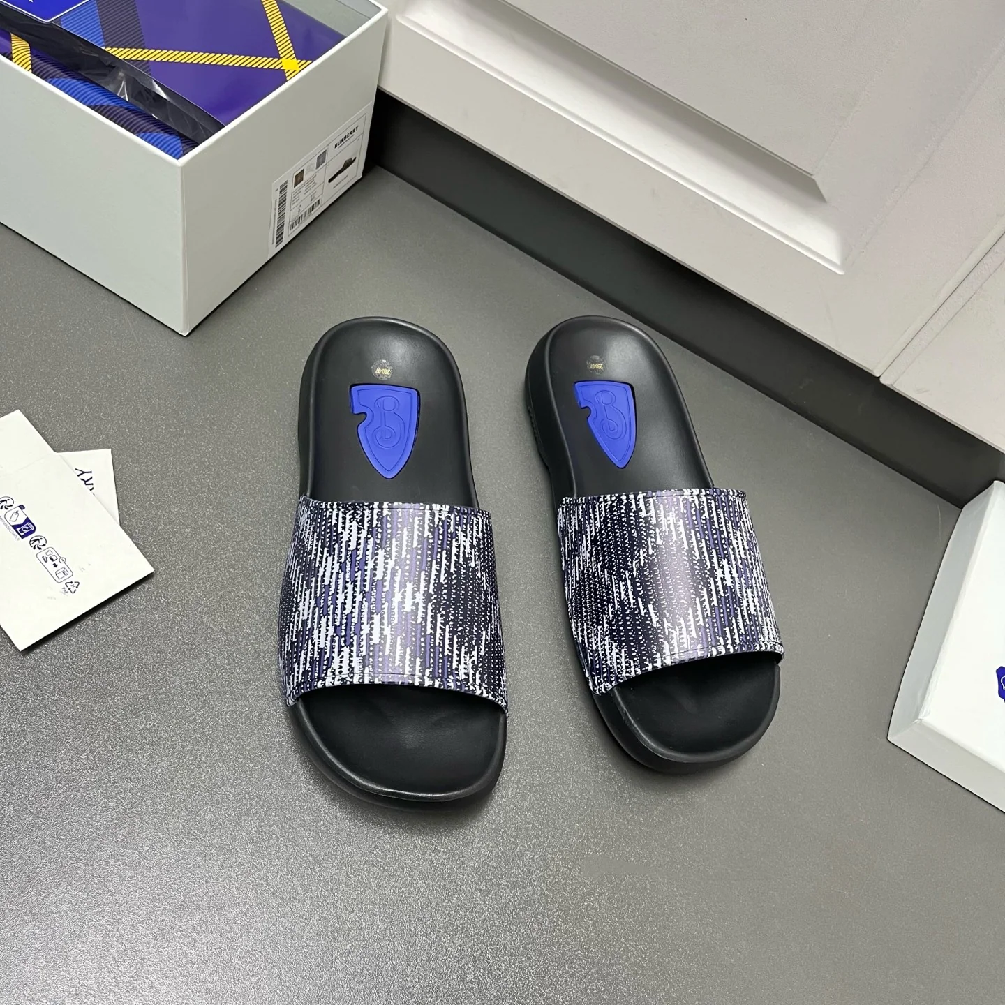 버버리 체크 샌들 상세 이미지 7