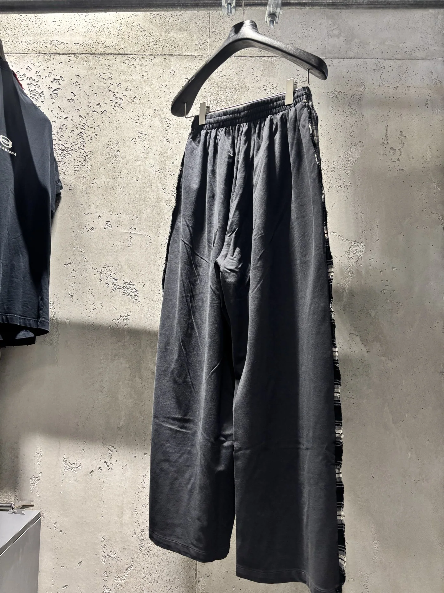 발렌시아가 남성 바지 상세 이미지 2