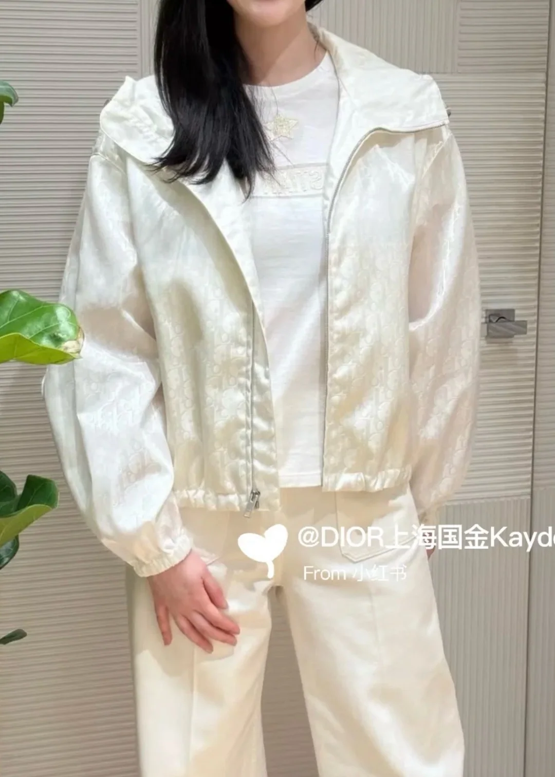 디올 밀크 살구색 모노그램 후드 자켓 상세 이미지 5