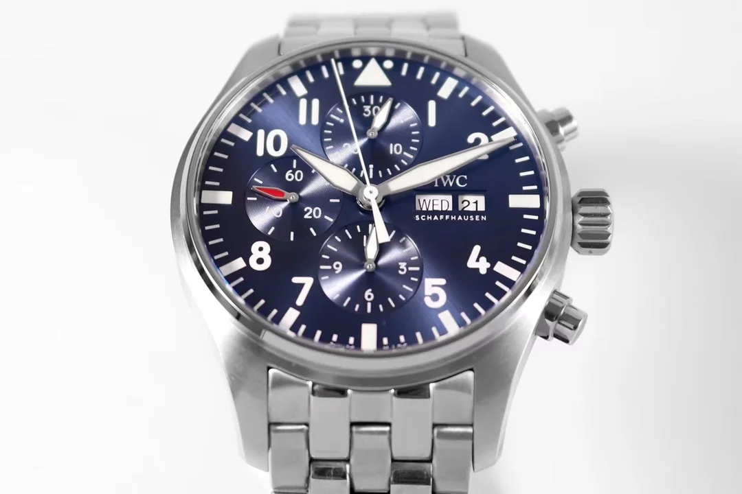 IWC 파일럿 크로노그래프 시계 상세 이미지 3