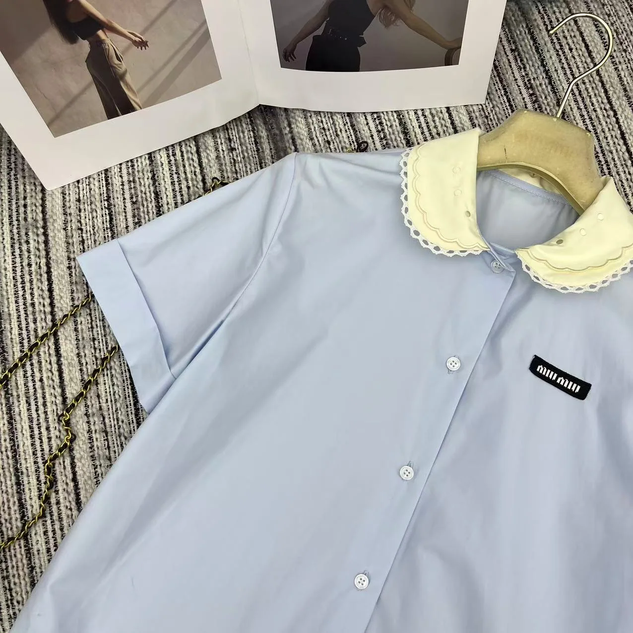 미우미우 컬러 블록 자수 반팔 티셔츠 상세 이미지 5