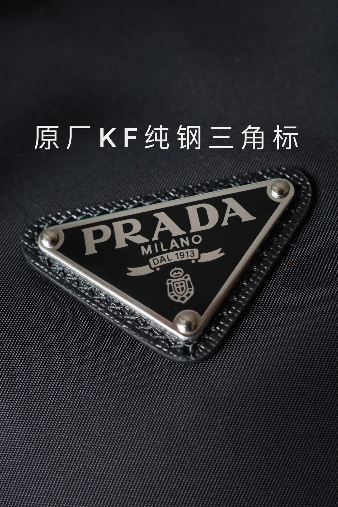 프라다 나일론 원통형 트래블 백 2VC015 가방 상세 이미지 2